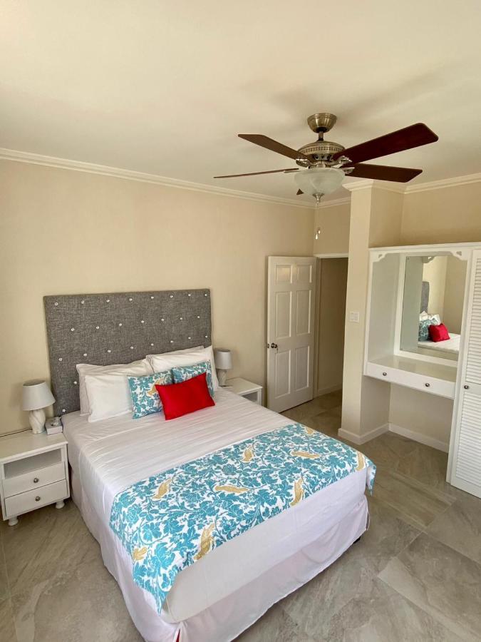 Ixoras Beach Apartments 圣彼得教区 外观 照片