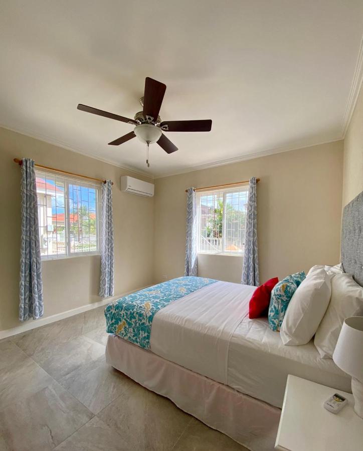 Ixoras Beach Apartments 圣彼得教区 外观 照片